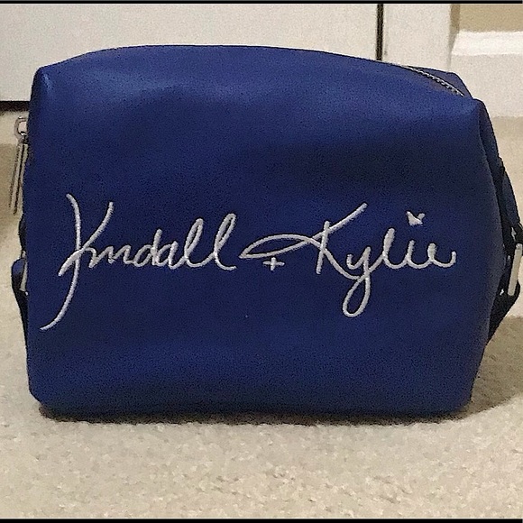 🆕KENDALL&KYLIE SUPER SUPER CUTE BLUE&WHITE CURSIVE LETTERING ACROSS MAKEUP BAG - Picture 1 of 14